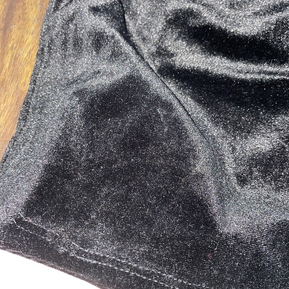 Black Velvet Off the Shoulder Cropped Short Sleeve - Picture 5 of 9